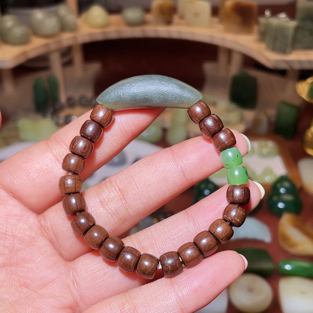 颈饰未镶嵌和田玉