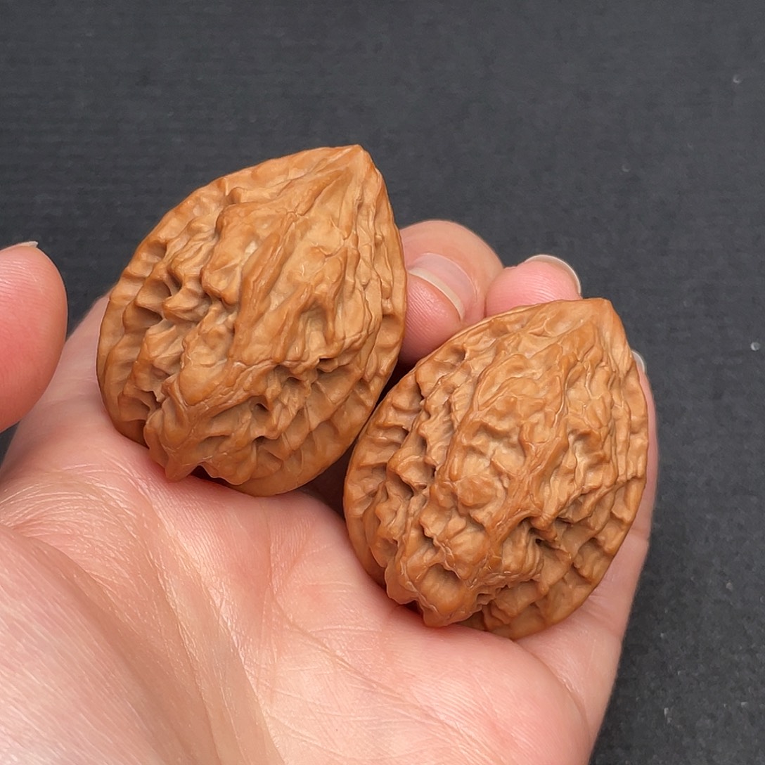 桃核把件十三陵鸡心34尺全品头茬3552