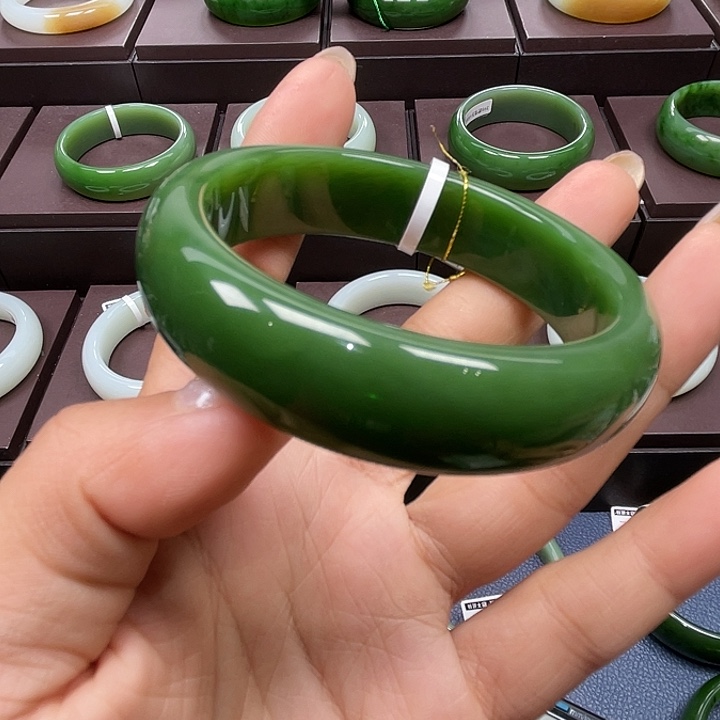 和田玉（碧玉）未镶嵌手镯