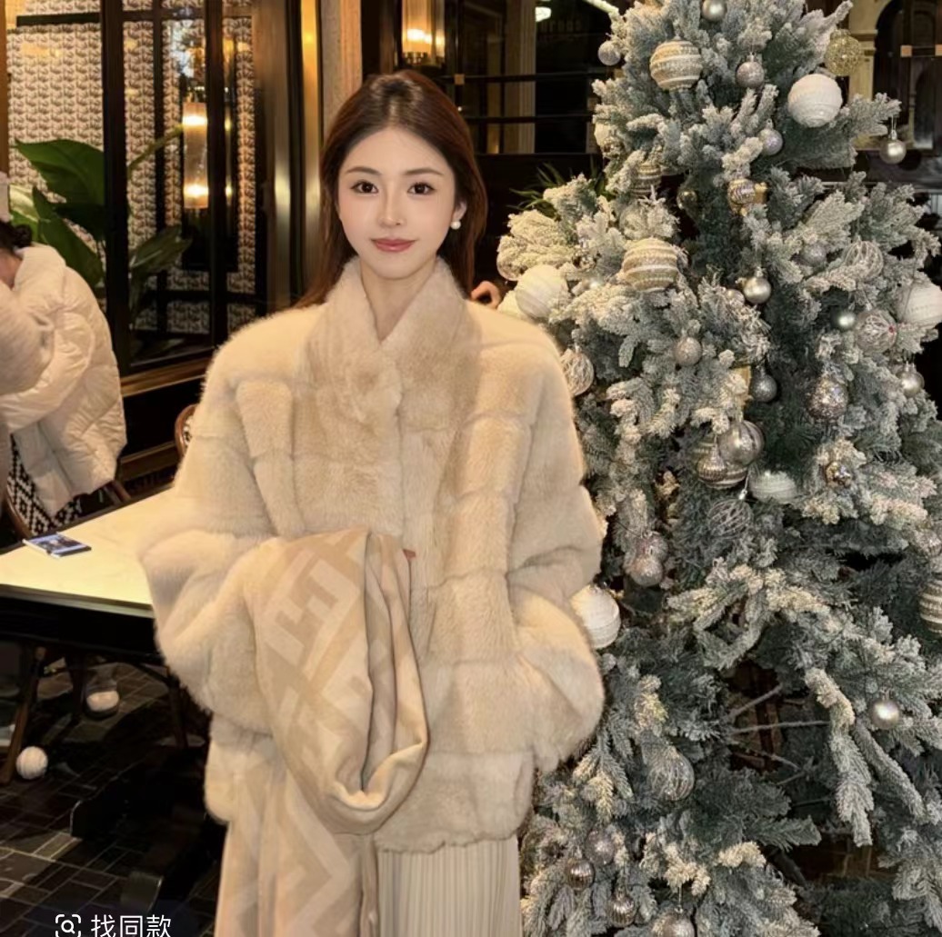 人造皮草 圆领常规透气极简风短款常规款潮流宽松外套短外套