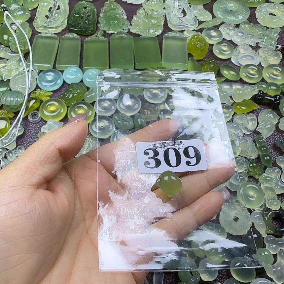 思***义蛇纹石玉未镶嵌岫玉吊坠