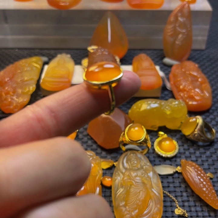 北***中石英质玉未镶嵌旦面