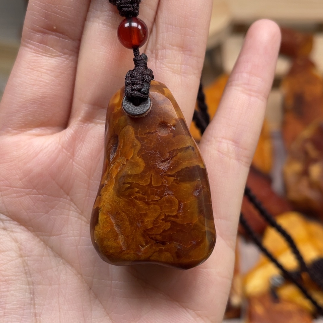 未镶嵌琥珀珠宝奇石