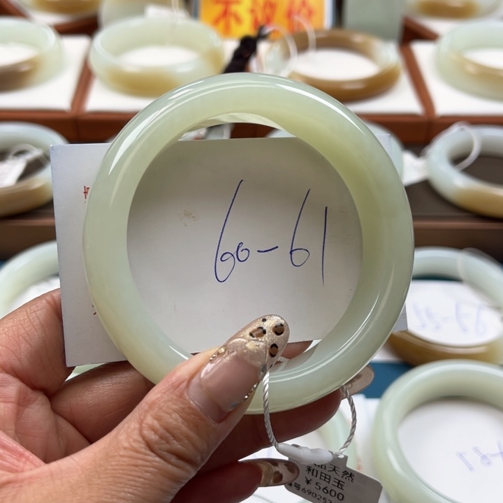 和田玉未镶嵌手镯