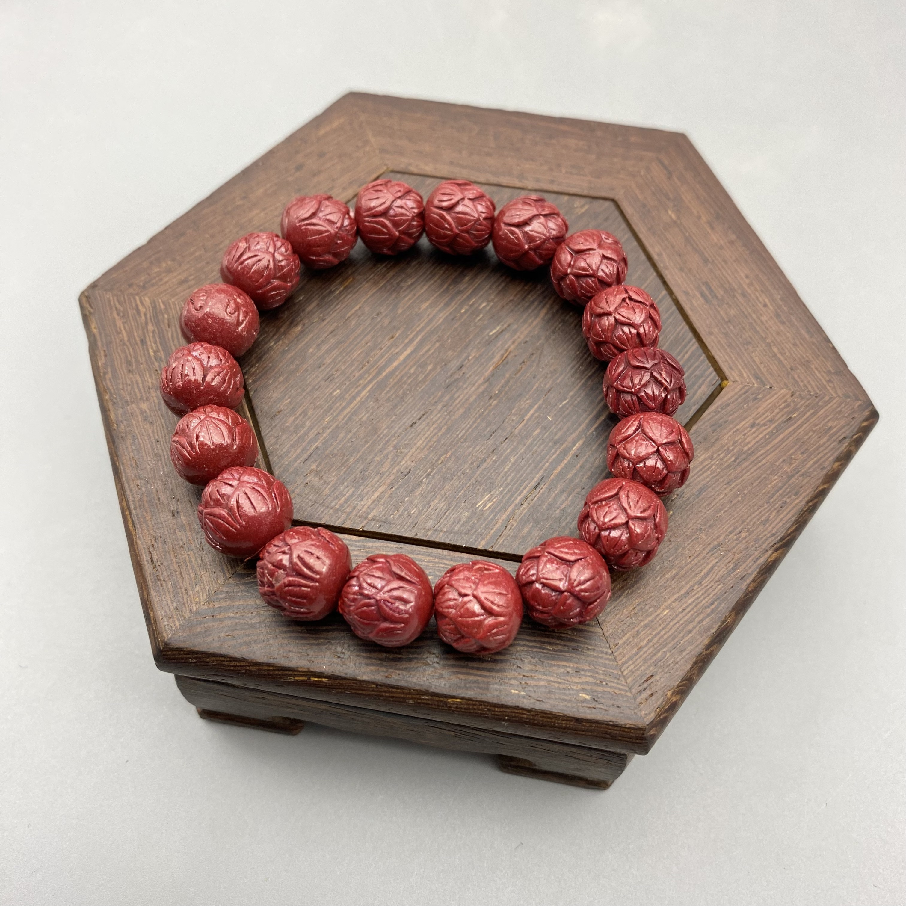 含辰砂工艺品XZ029-经典雕刻莲花手串