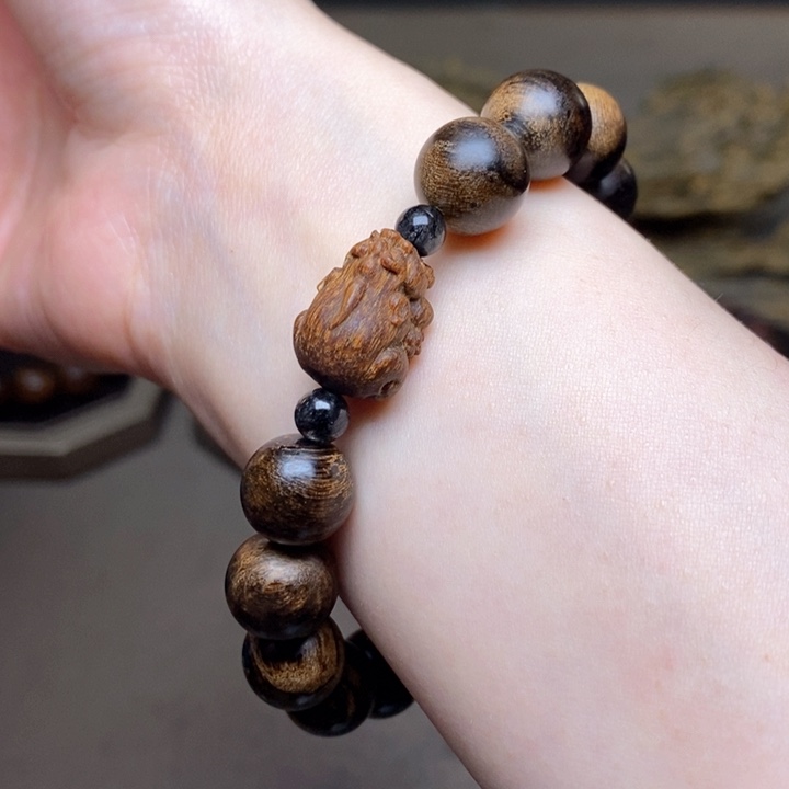 沉香手串越南芽庄帝王紫棋瘤疤1.2+貔貅沉香木雕配饰