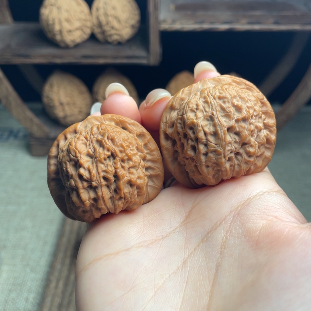 T***T文玩核桃吊坠血麒麟40+ 全品白茬