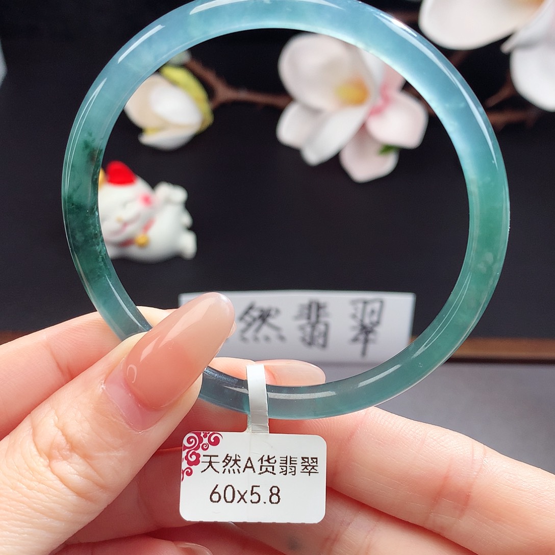 翡翠手镯（圆镯）未镶嵌