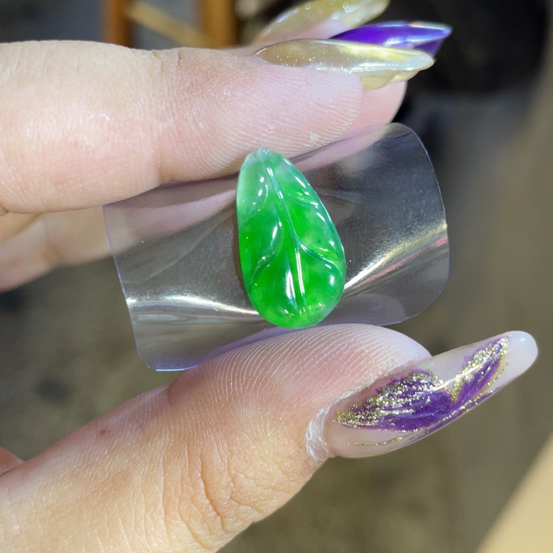 翡翠未镶嵌颈饰叶子