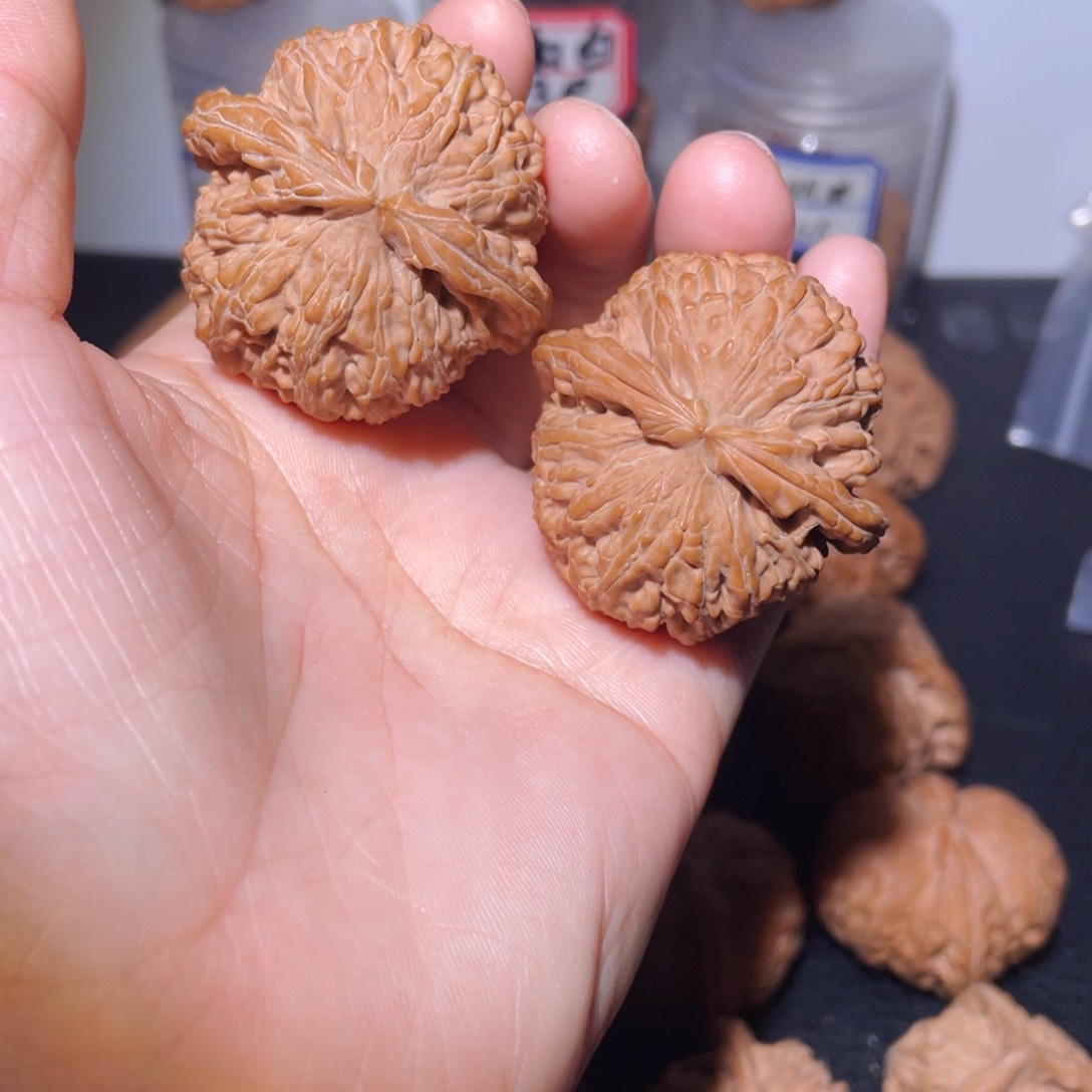 吊坠桃核九***！40尺球白，