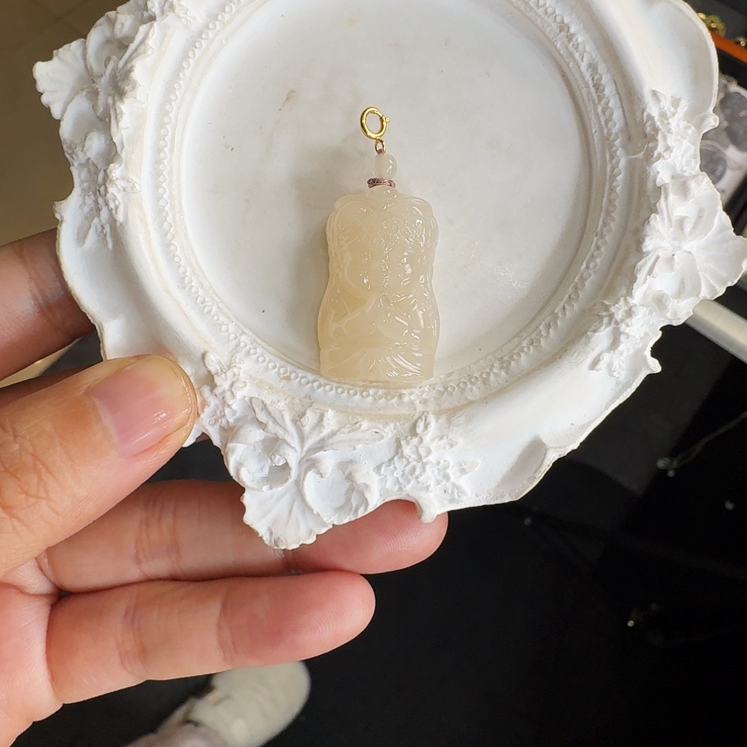 和田玉颈饰未镶嵌醉**风