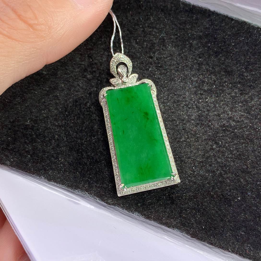翡翠吊坠(赠链)18K金镶嵌
