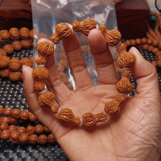 桃核手串立**育龙纹桃核