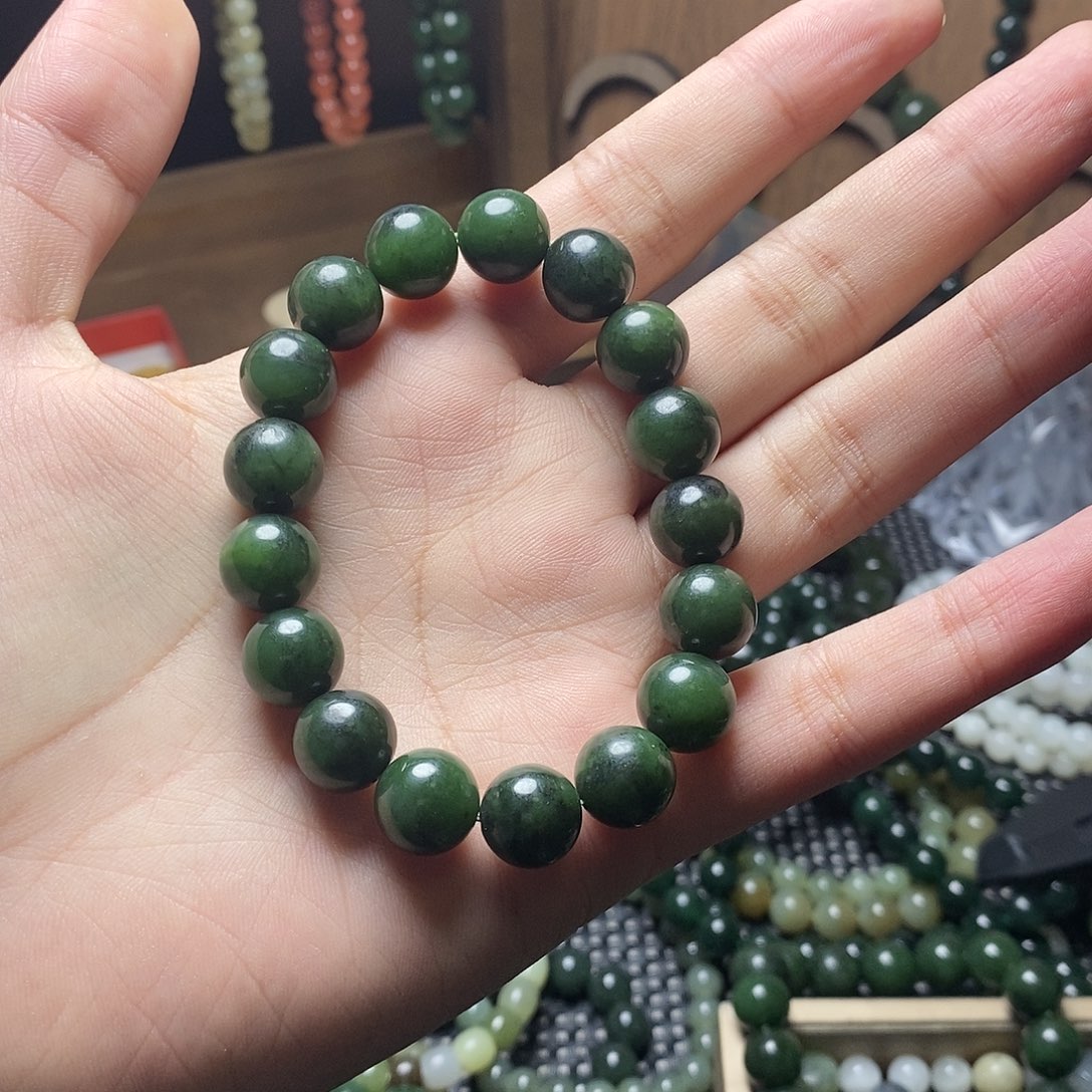 A***.和田玉未镶嵌手串