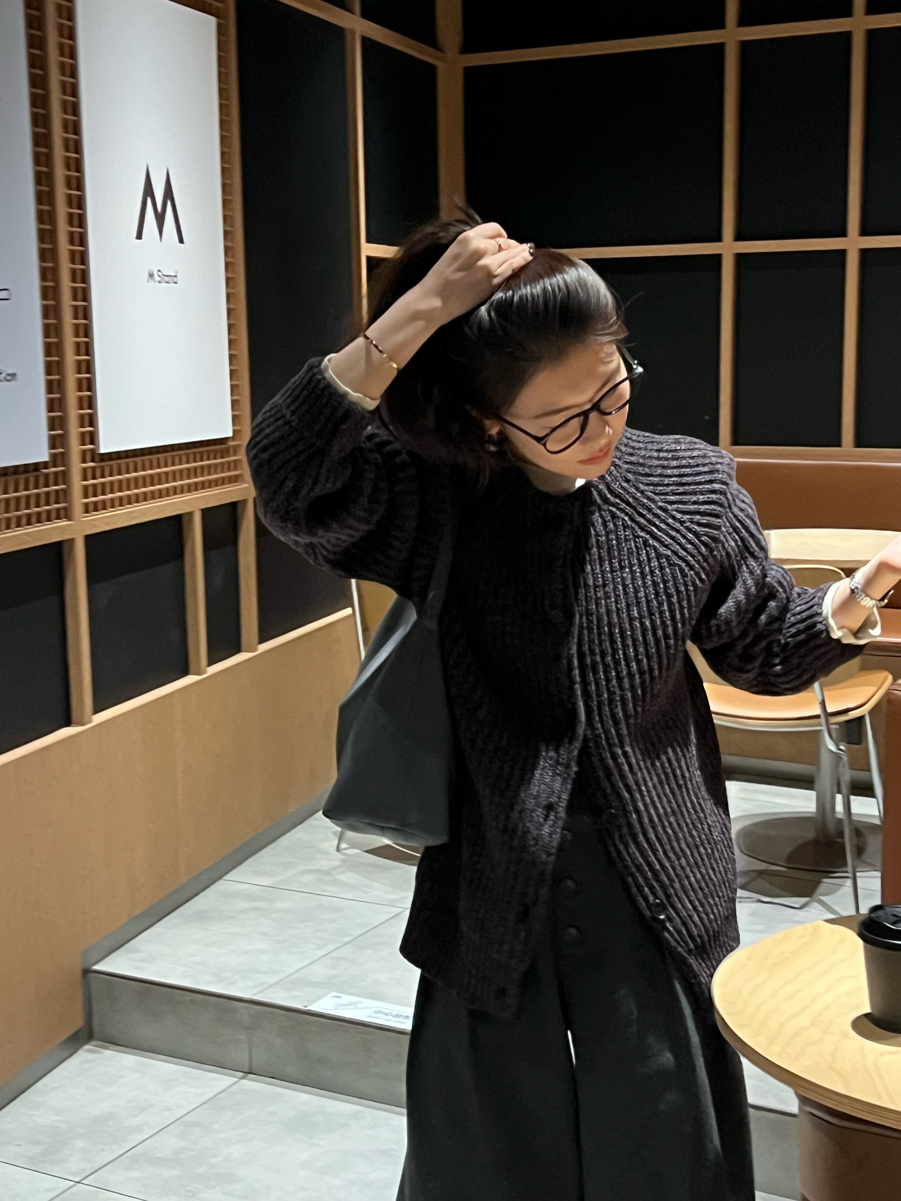 高品羊绒兔绒花纱圆领开衫毛衣       J25MY955