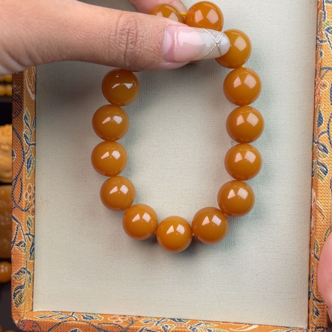 石英质玉颈饰未镶嵌今*