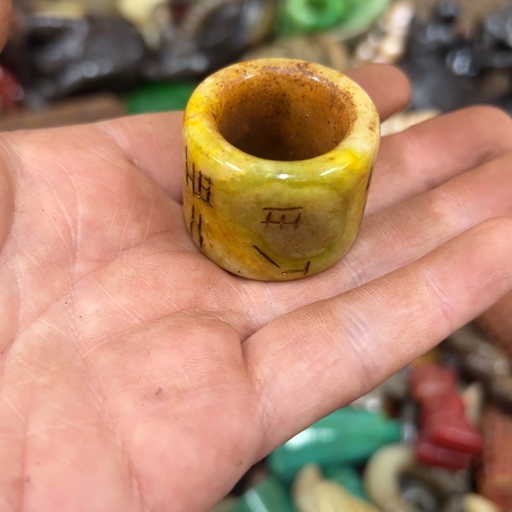 和田玉（黄玉）未镶嵌挂件