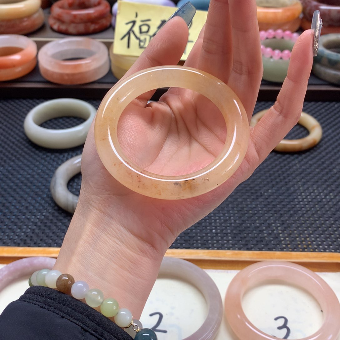 石英质玉手镯未镶嵌