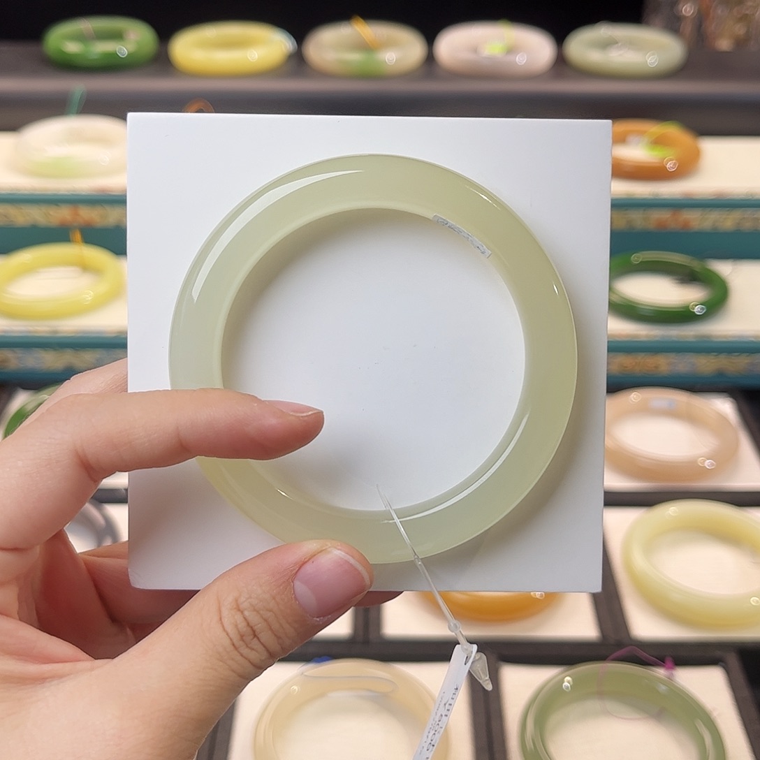 和田玉手镯未镶嵌 高冰蜂蜜水