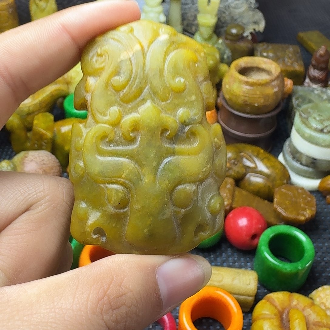 白玉菩提吊坠。。。皮带扣