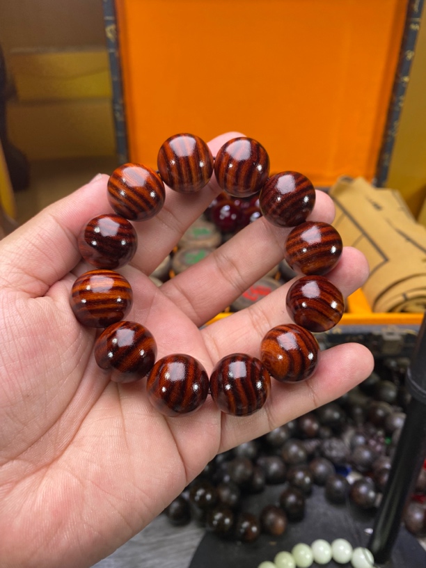 海南黄花梨2.0爆满虎皮水波满纹文玩好物