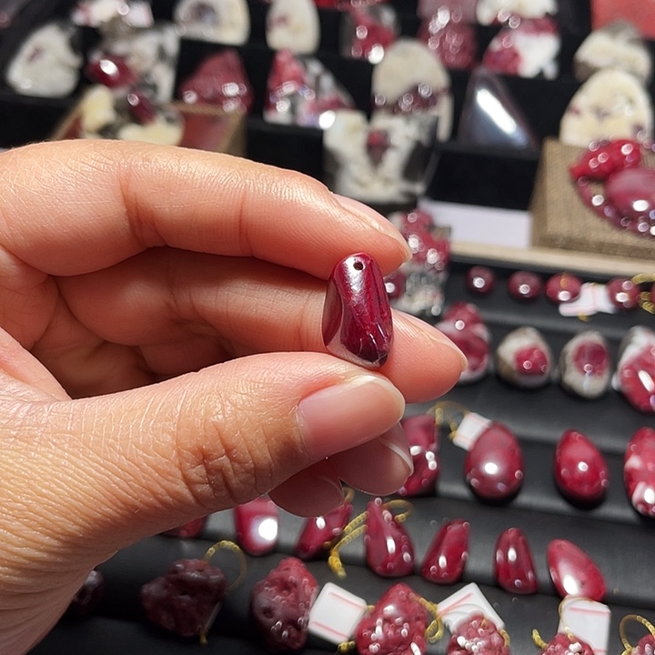 天然辰砂原矿吊坠5.5克