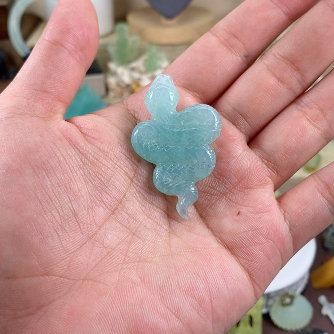 蛇纹石玉颈饰合金