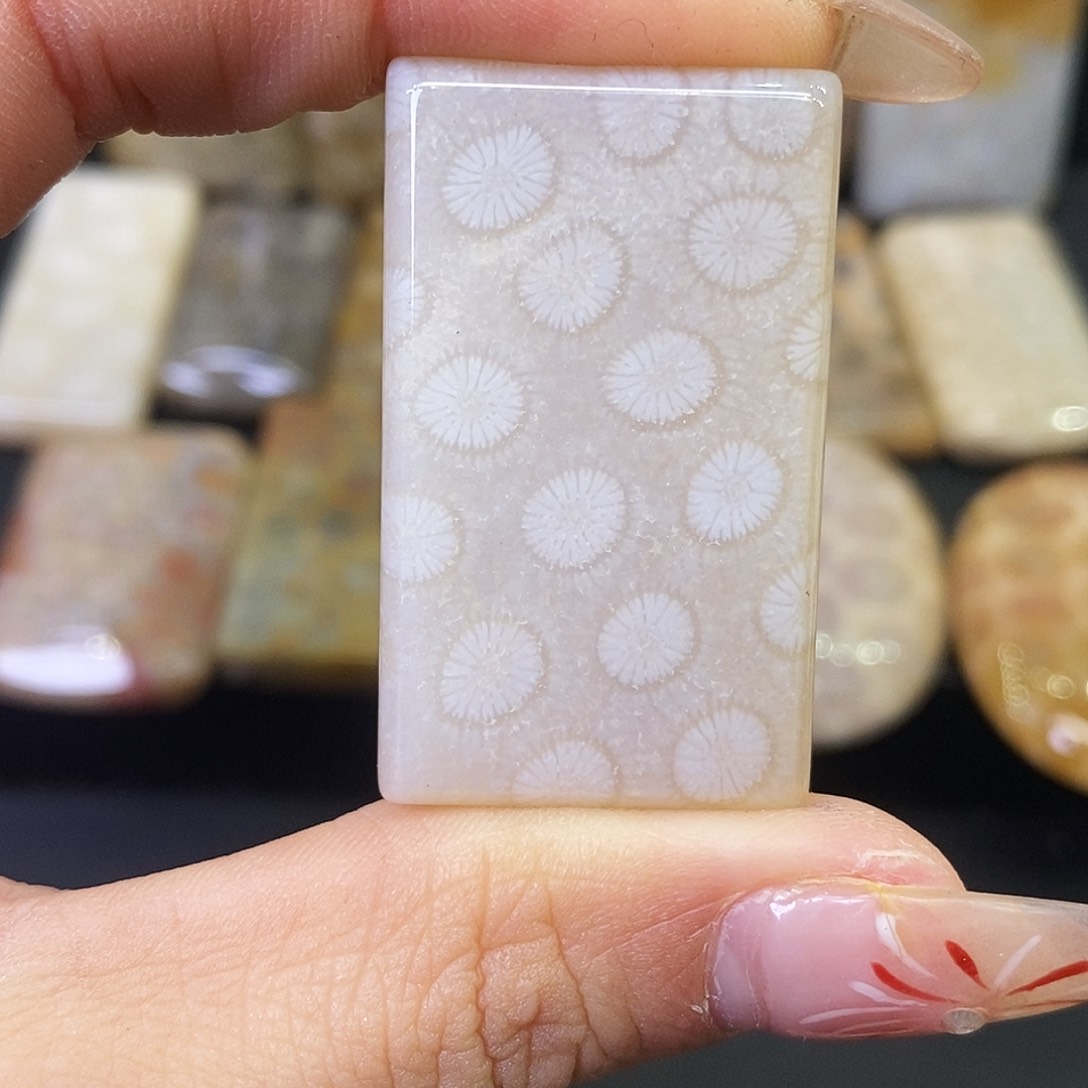 硅化玉颈饰合金团****?