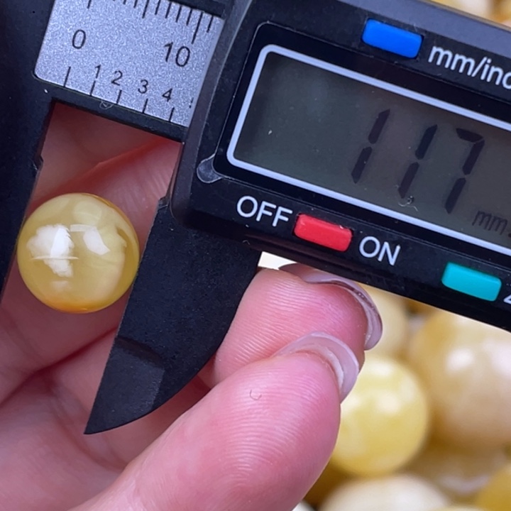 蜜蜡未镶嵌裸石微瑕583