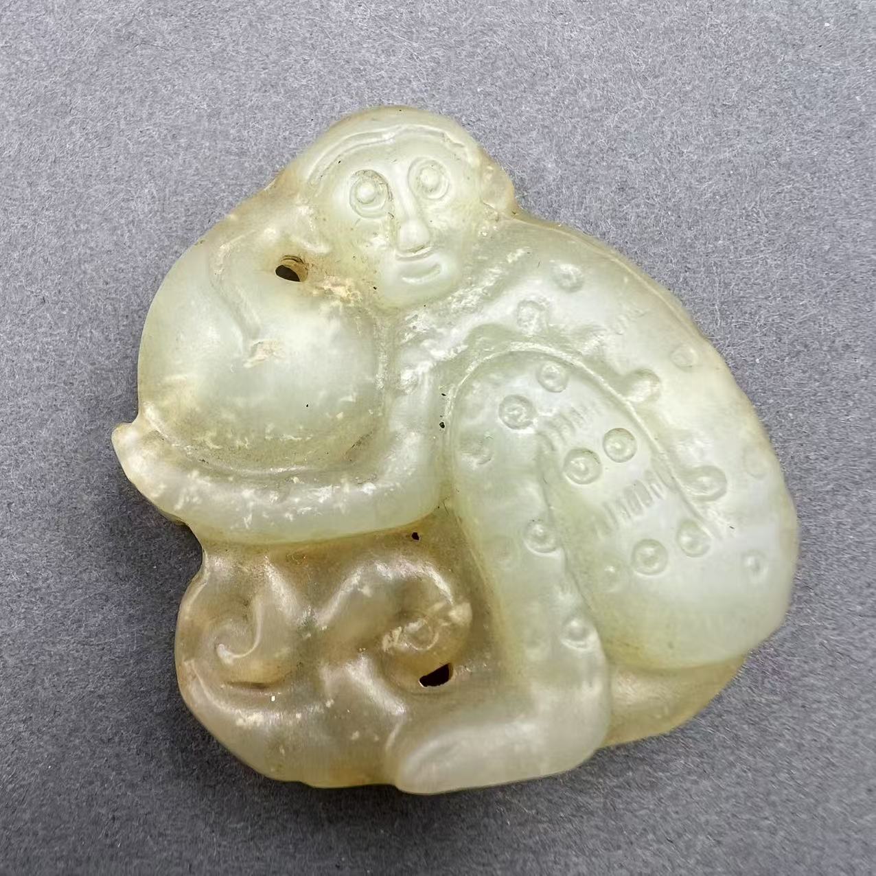 GWC-0513晚003岫岩玉猴挂件