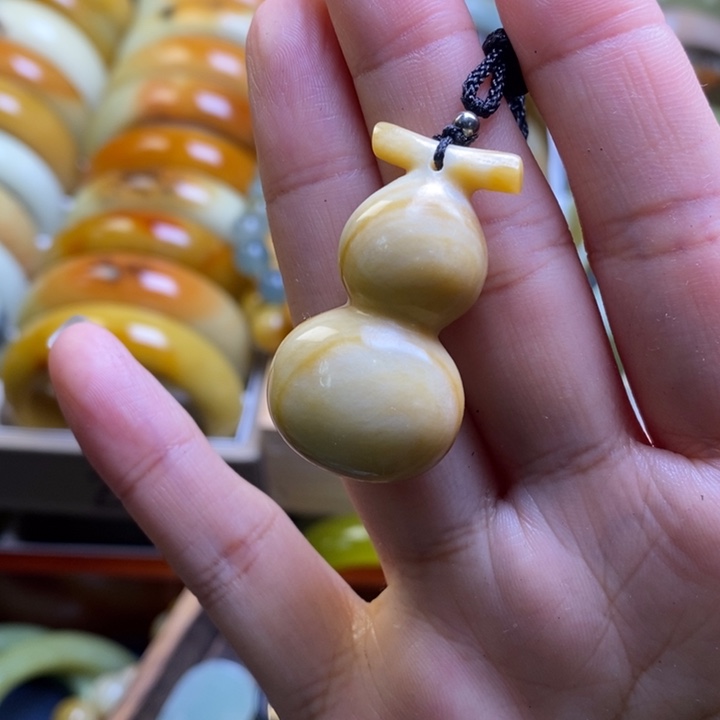 蛇纹石玉坠未镶嵌