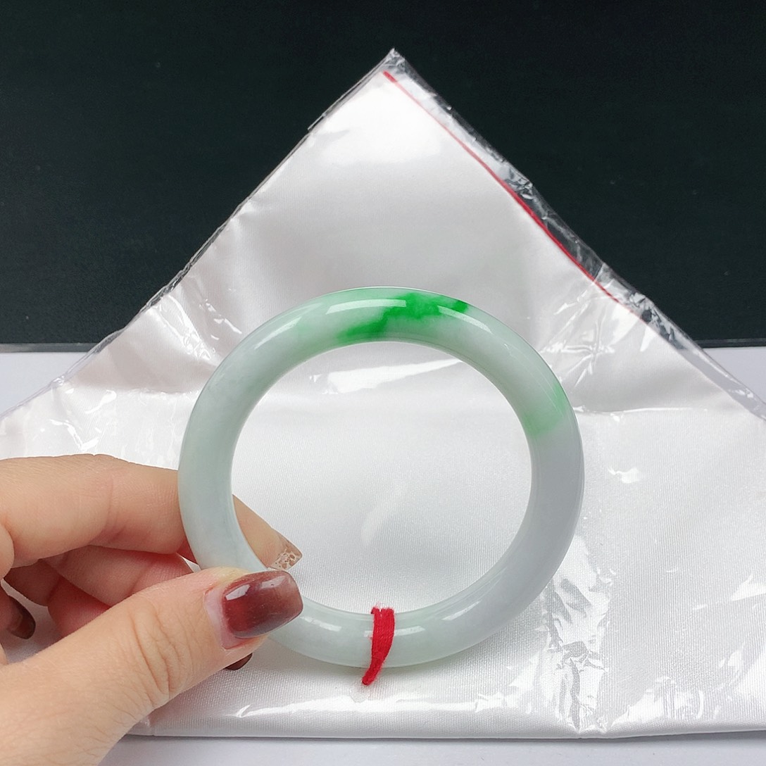 翡翠手镯未镶嵌翡翠093