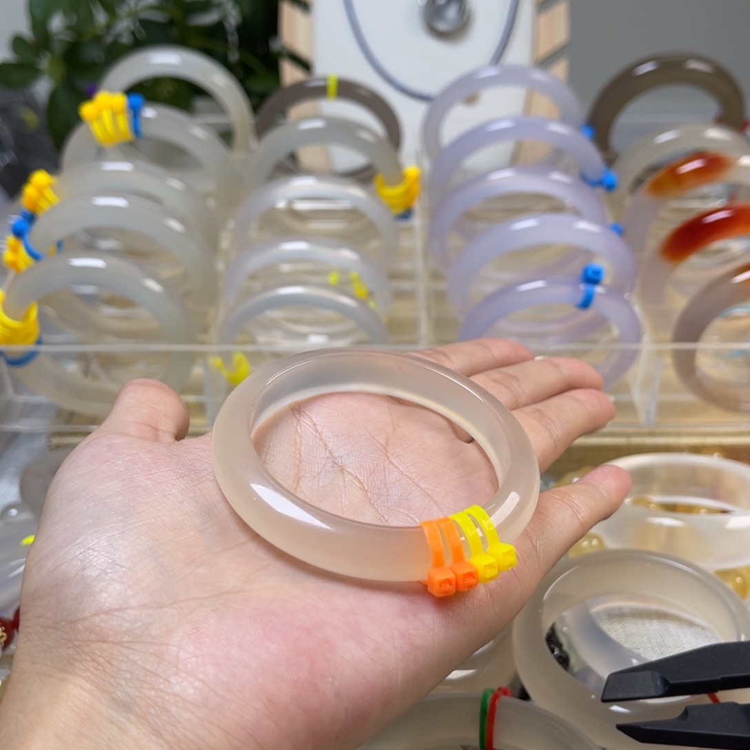 手镯玛瑙/玉髓未镶嵌动**界