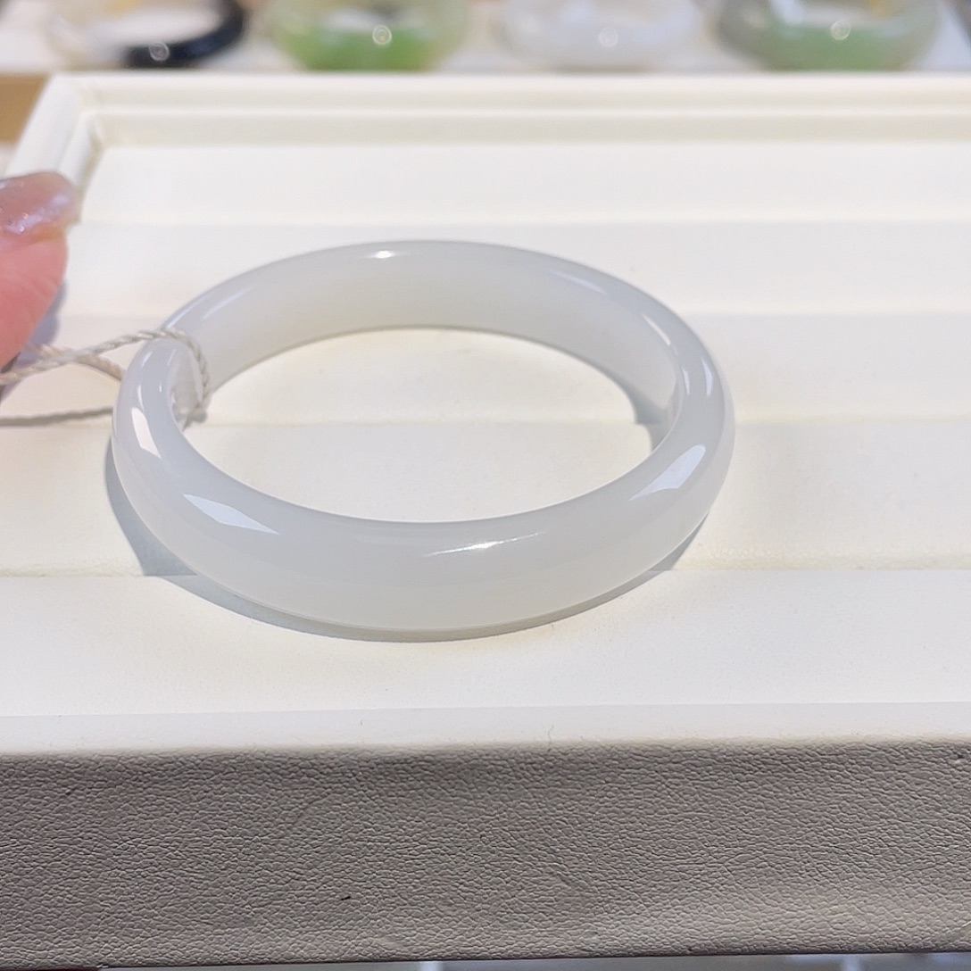 和田玉未镶嵌手镯老料冰白性价比高