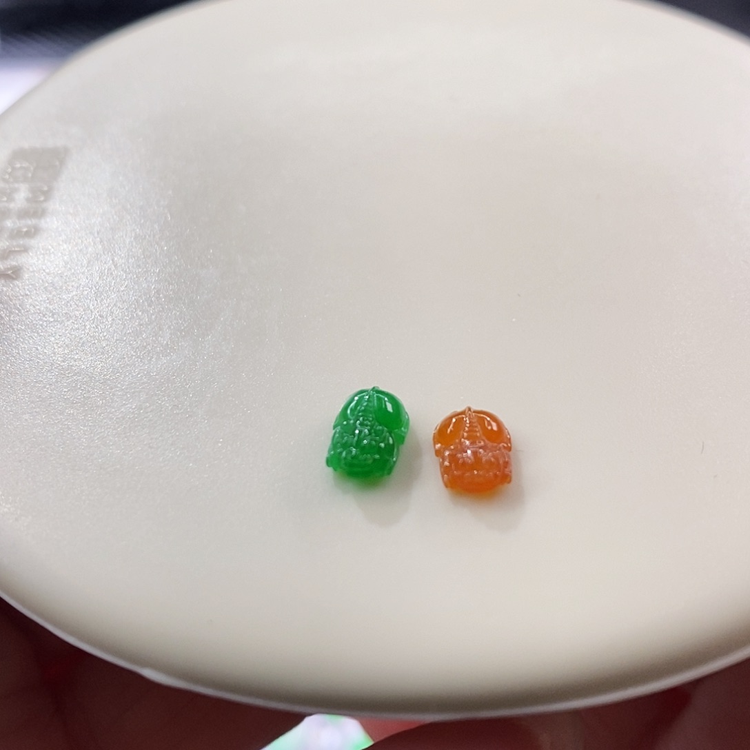 颈饰未镶嵌翡翠一对貔貅