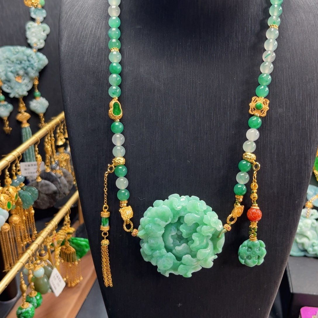 【闪购商品】翡翠颈饰未镶嵌读**云蝶恋花