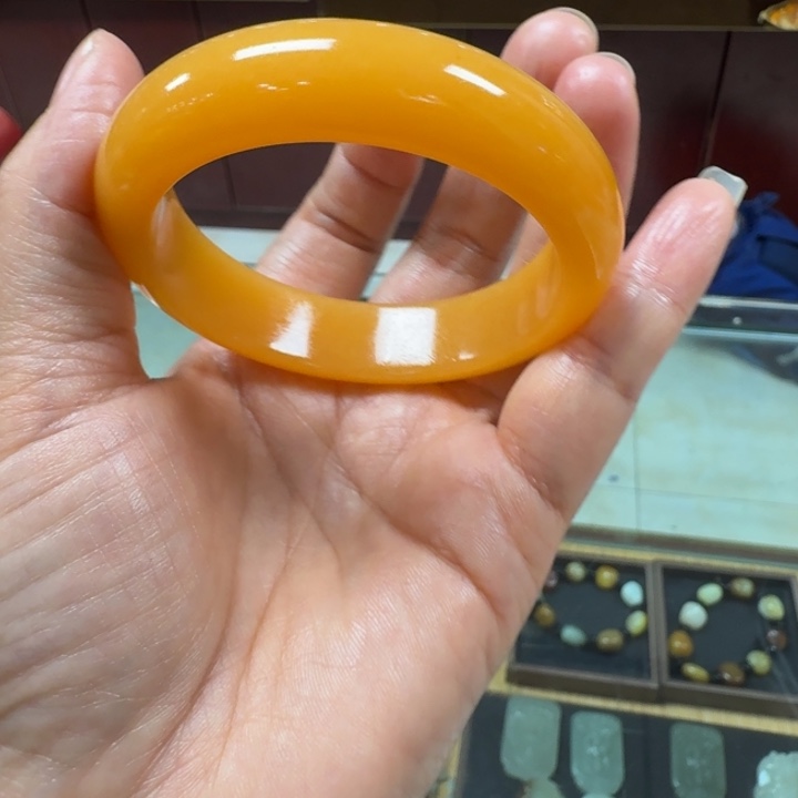 许***阑石英质玉（金丝玉）未镶嵌颈饰