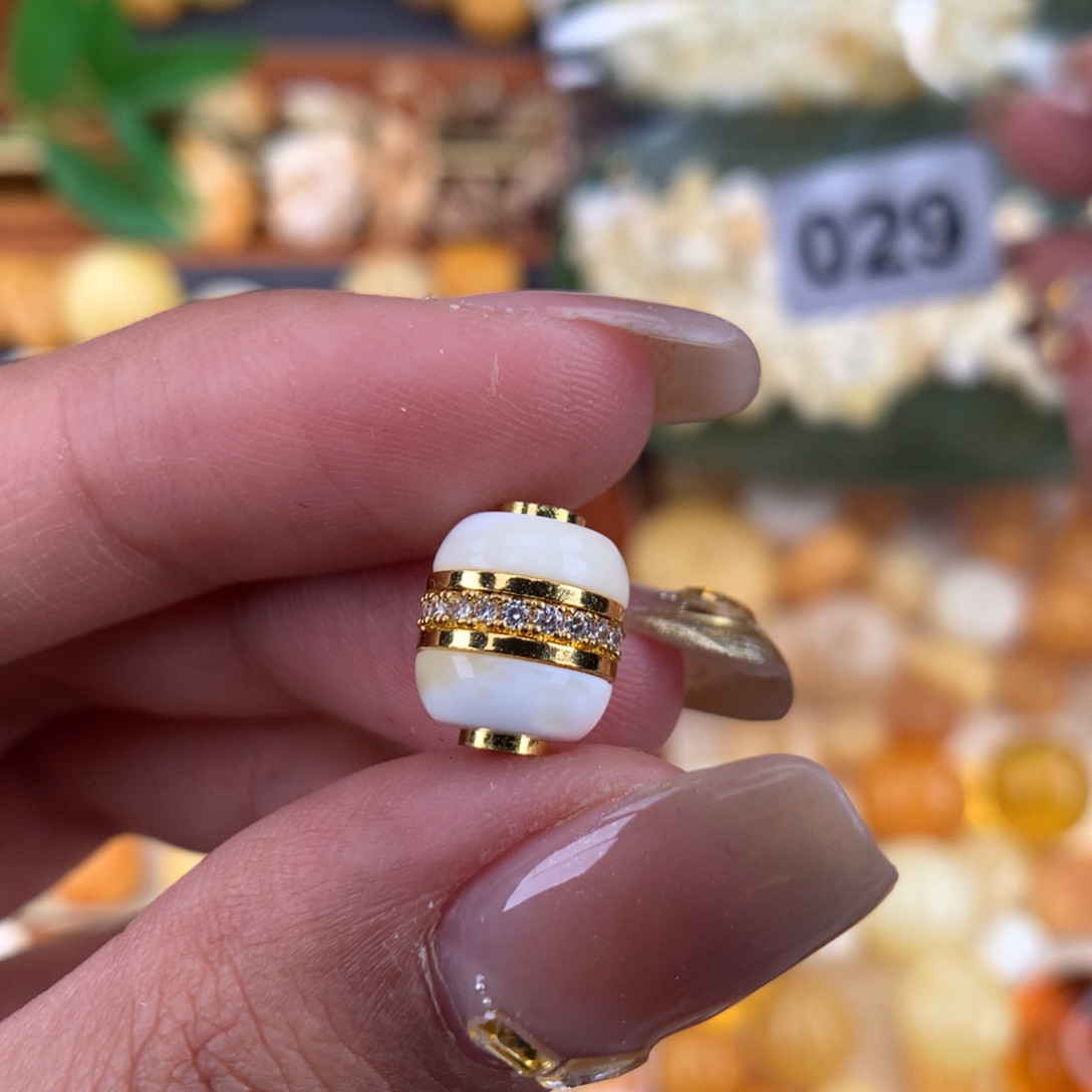 琥珀珠宝奇石未镶嵌9.2