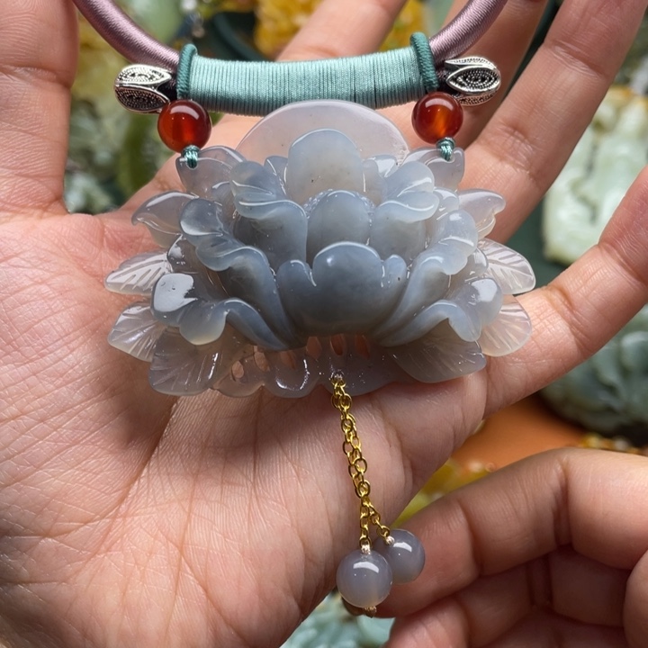 蛇纹石玉吊坠合金