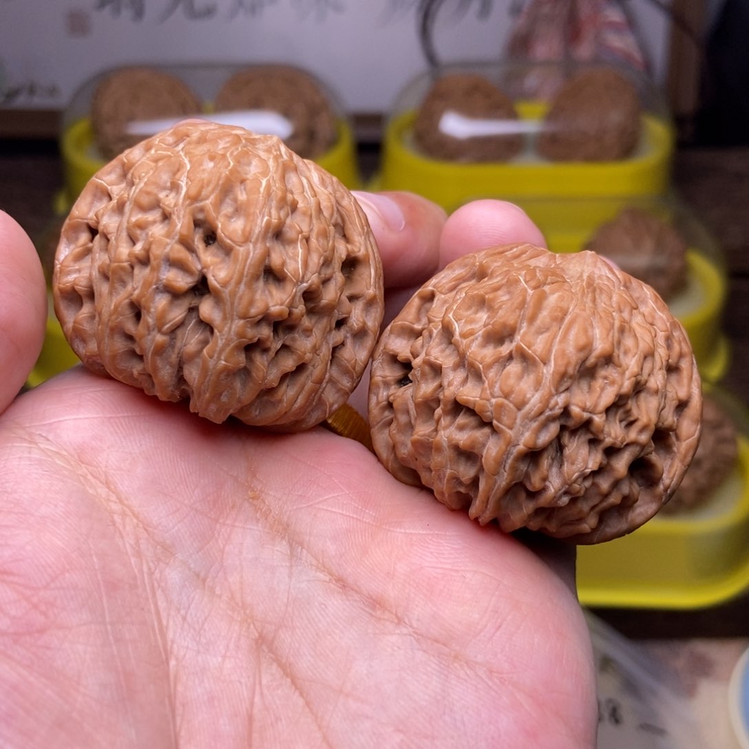 文玩核桃吊坠l**è全品42尺磨盘红皮山地a1