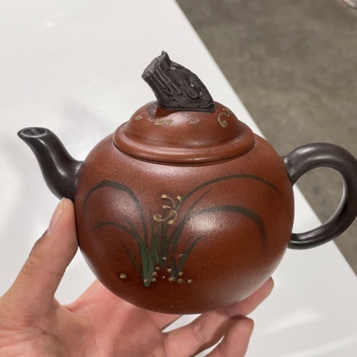 紫砂茶壶老厂紫砂壶一件。