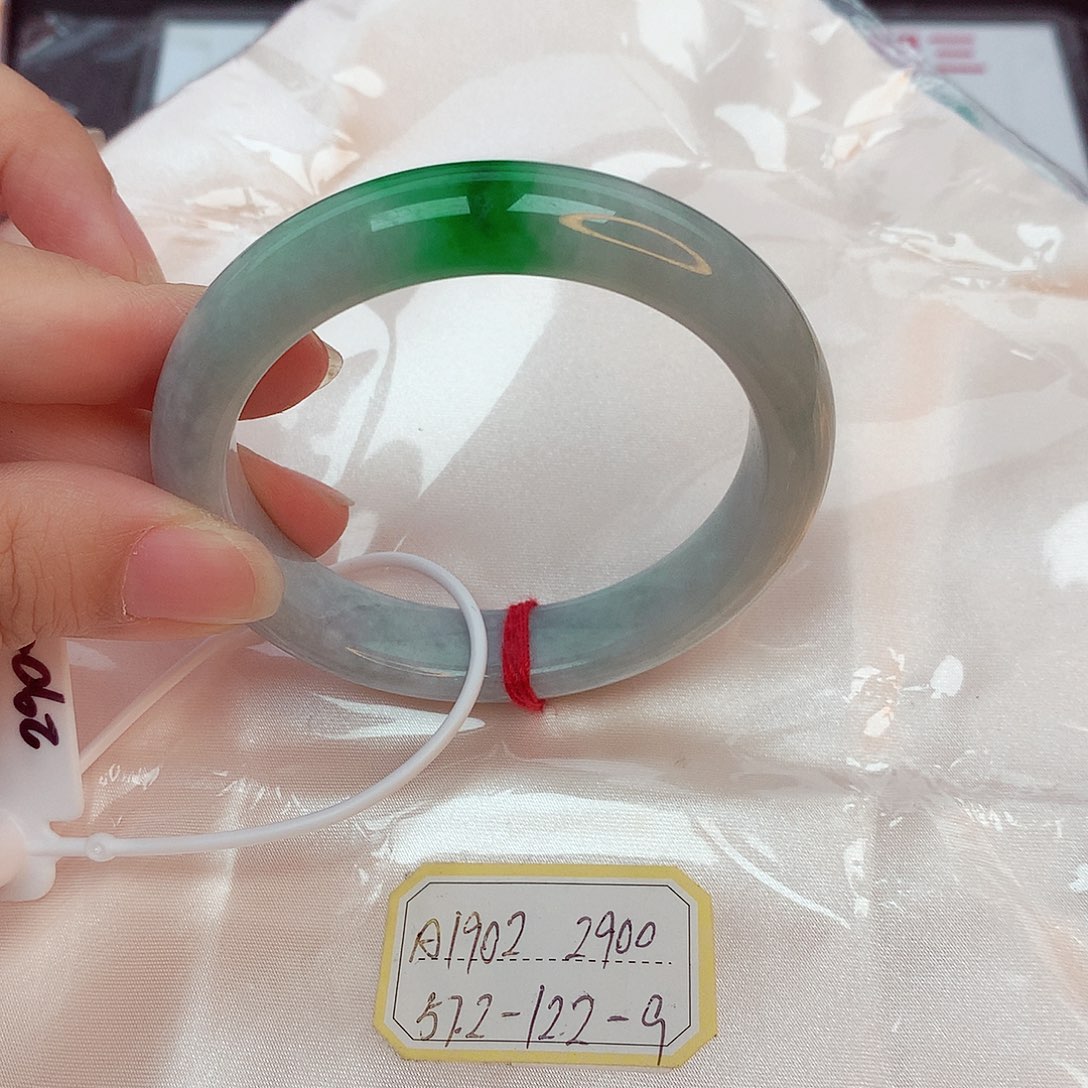 翡翠手镯未镶嵌缅甸翡翠