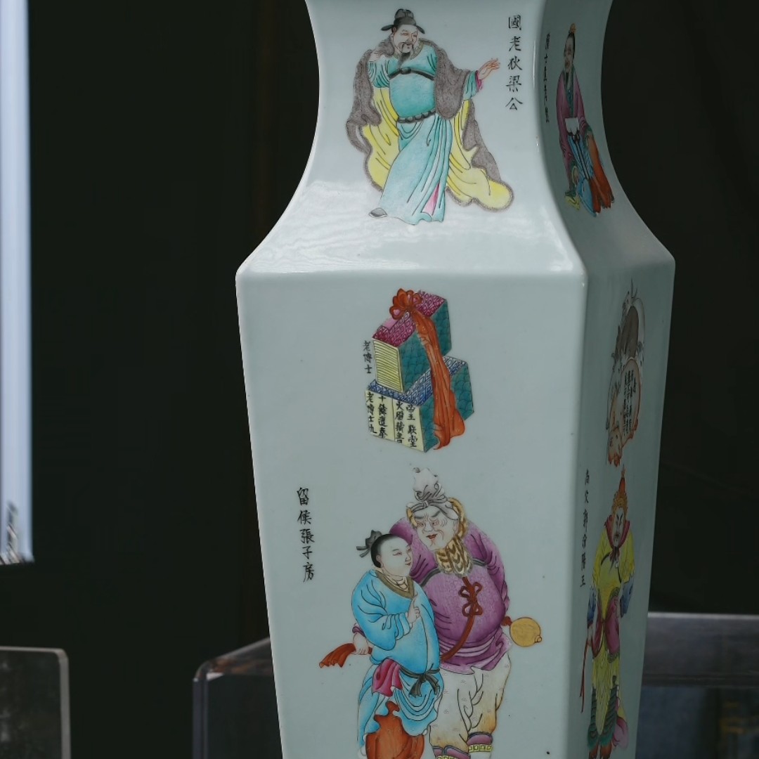 D粉彩无双谱人物四方樽