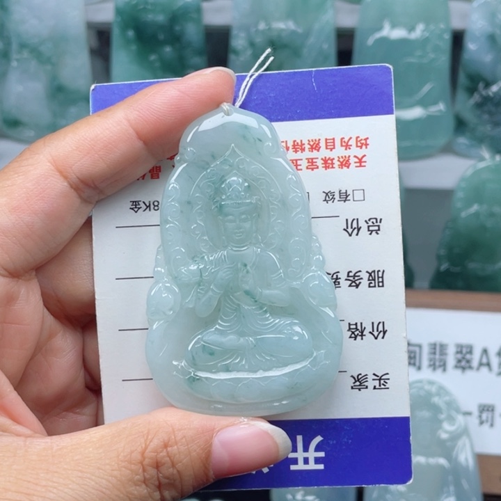 颈饰未镶嵌翡翠大势至菩萨