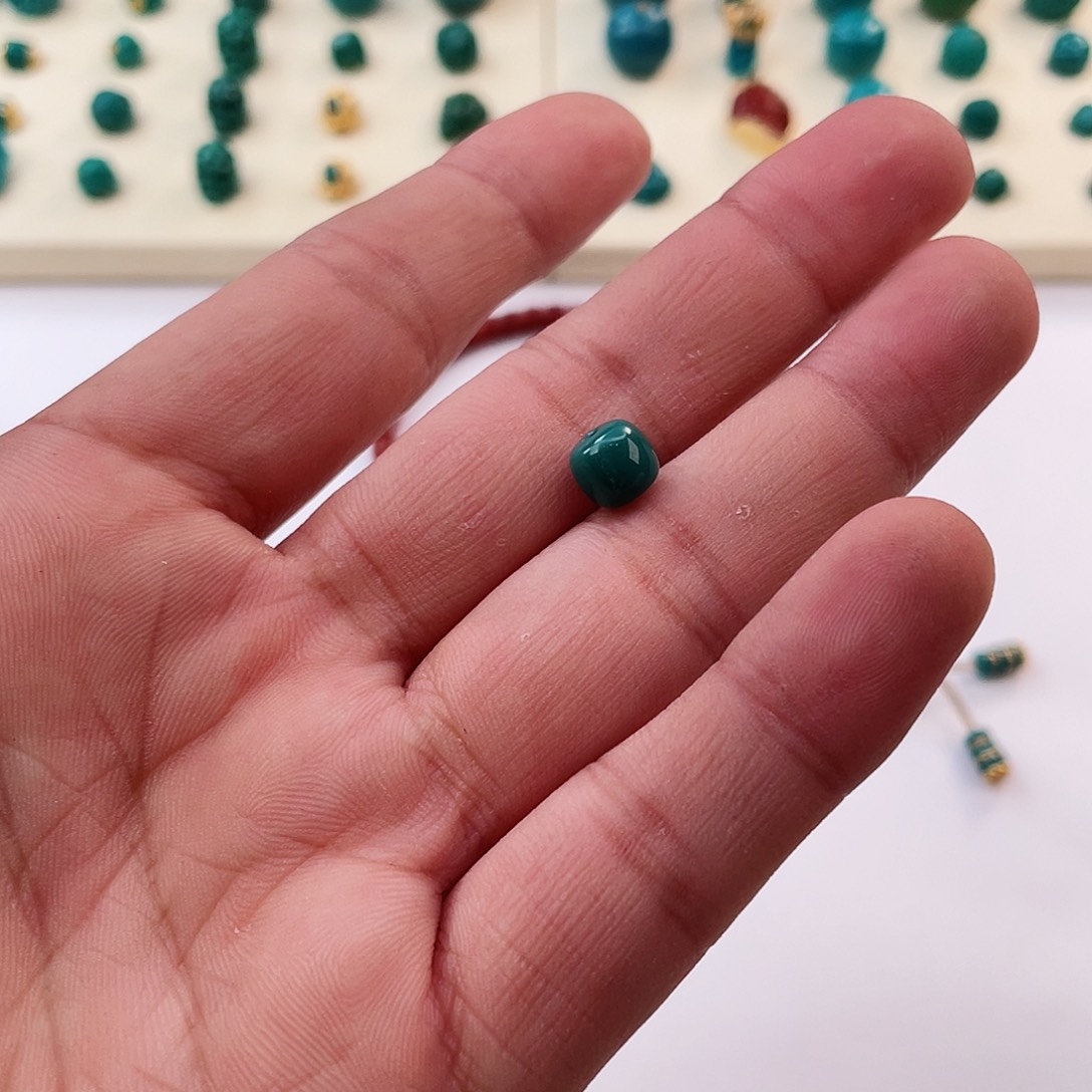 绿松石颈饰未镶嵌