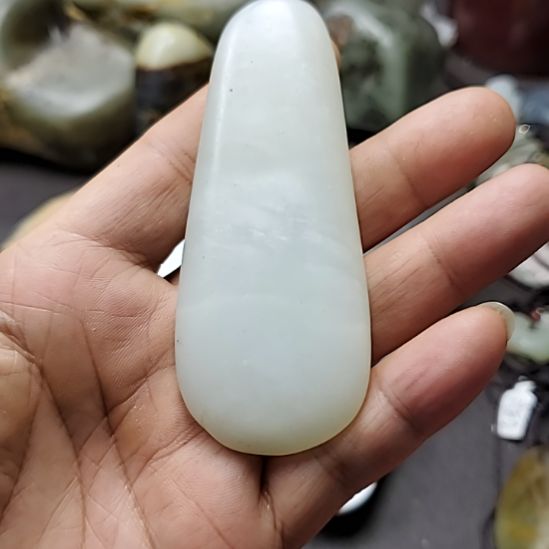 和田玉未镶嵌把件