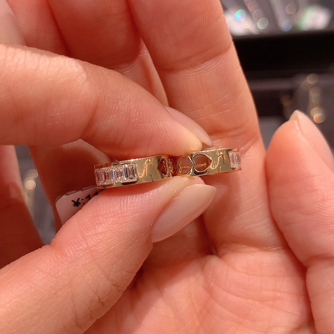 ****普18K金镶嵌合成钻石