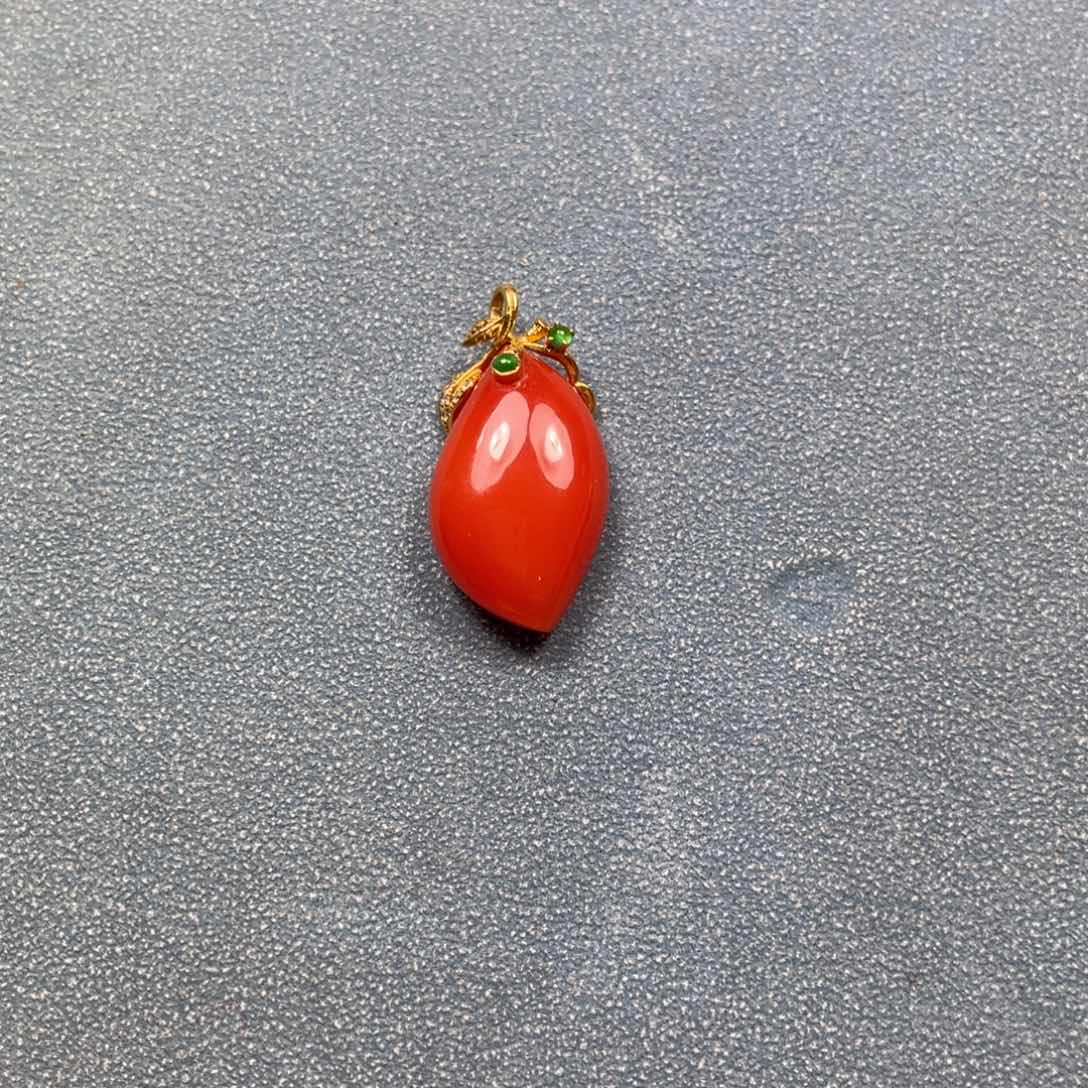 南红玛瑙吊坠18K金镶嵌绒*树