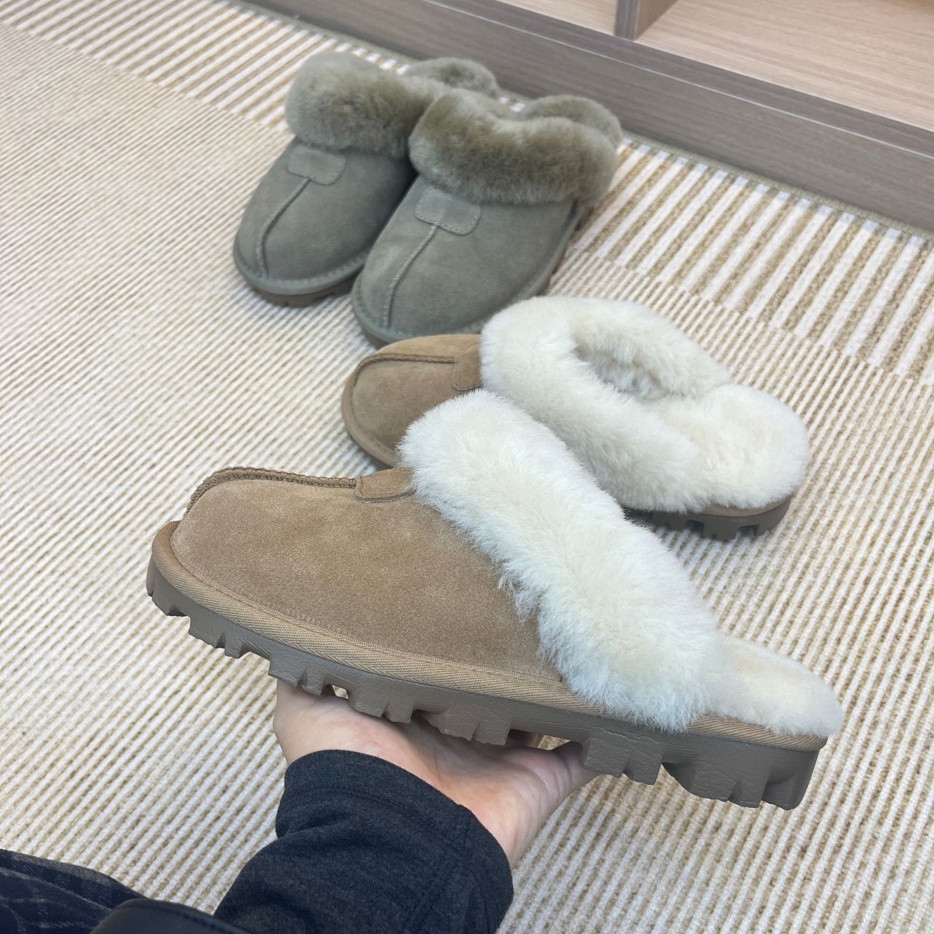 【薄底星拖全新未开封】秋冬桑坡雪地靴羊皮毛一体外穿一脚蹬毛毛拖