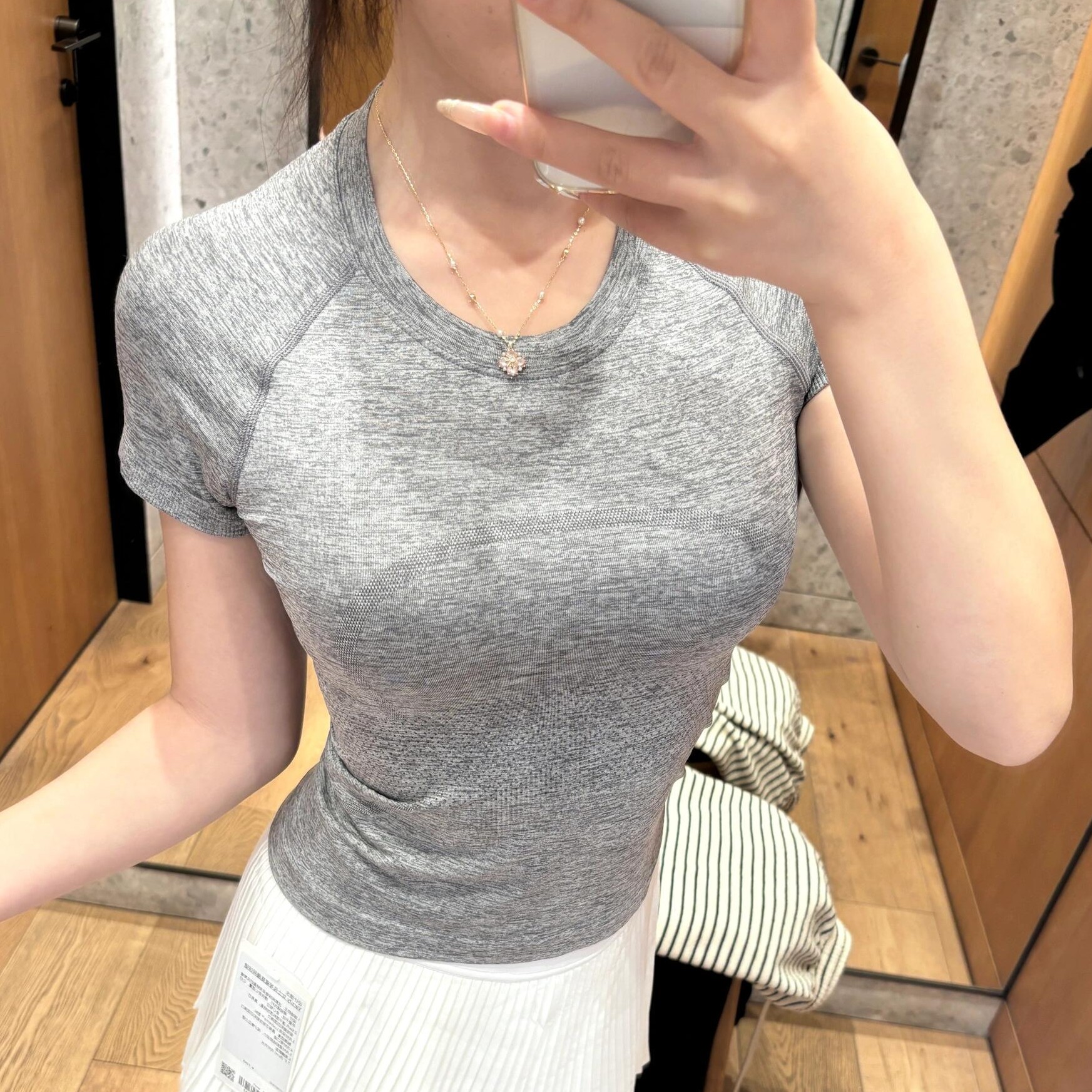 Lulu Epoch 一样样lu Swi Tec圆领修身显瘦速干短袖